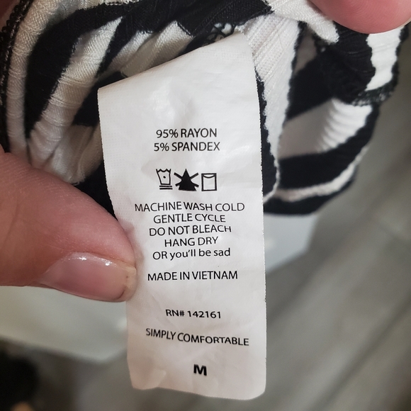 Black & white striped Julia dress by LulaRoe sz M- Ribbed T-shirt - Picture 4 of 6